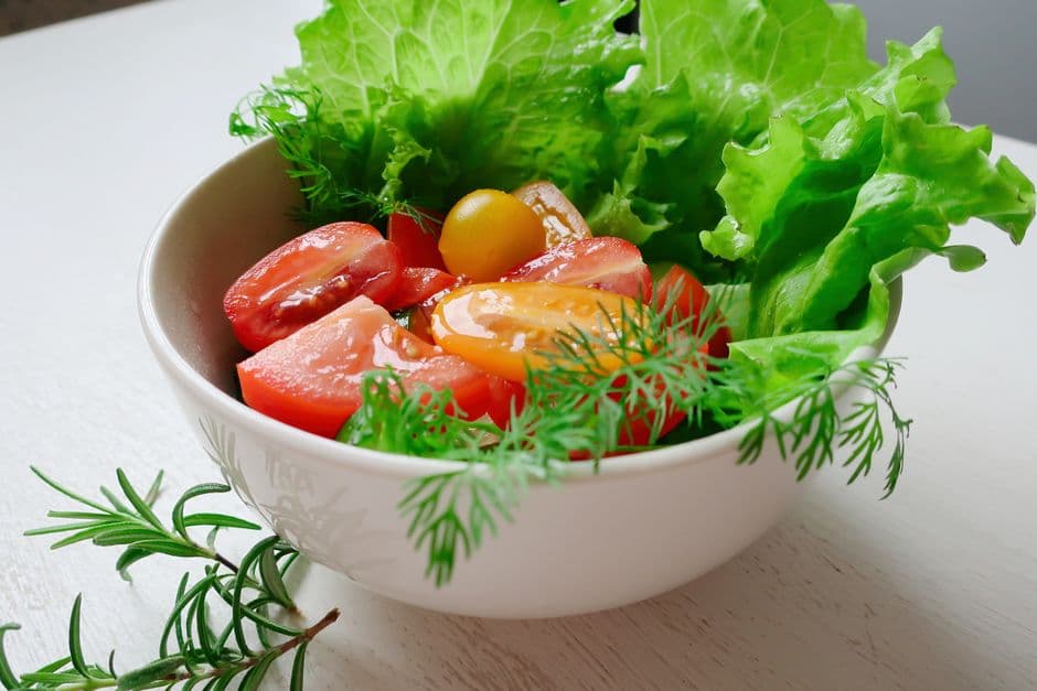 simple mixed green salad